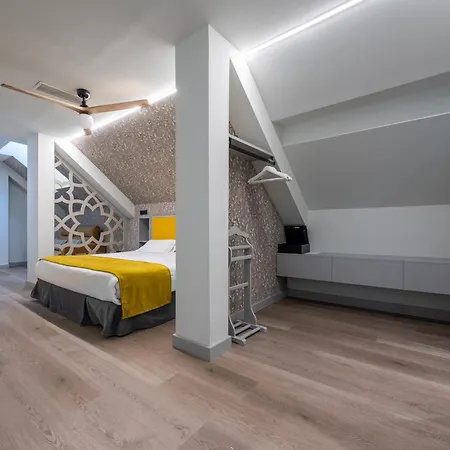 Atarazanas Boutique Hotel